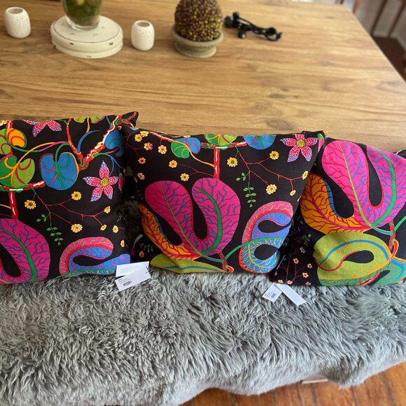 Svenskt Tenn - Josef Frank pillows - Picture 3 of 5